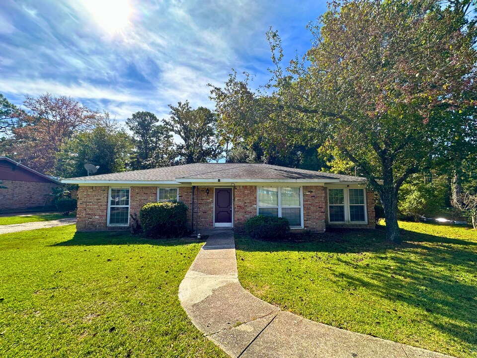 110 Windsor Dr in Daphne, AL - Building Photo