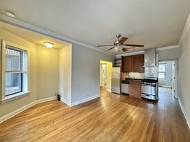 736 W Addison St, Unit A09W in Chicago, IL - Building Photo