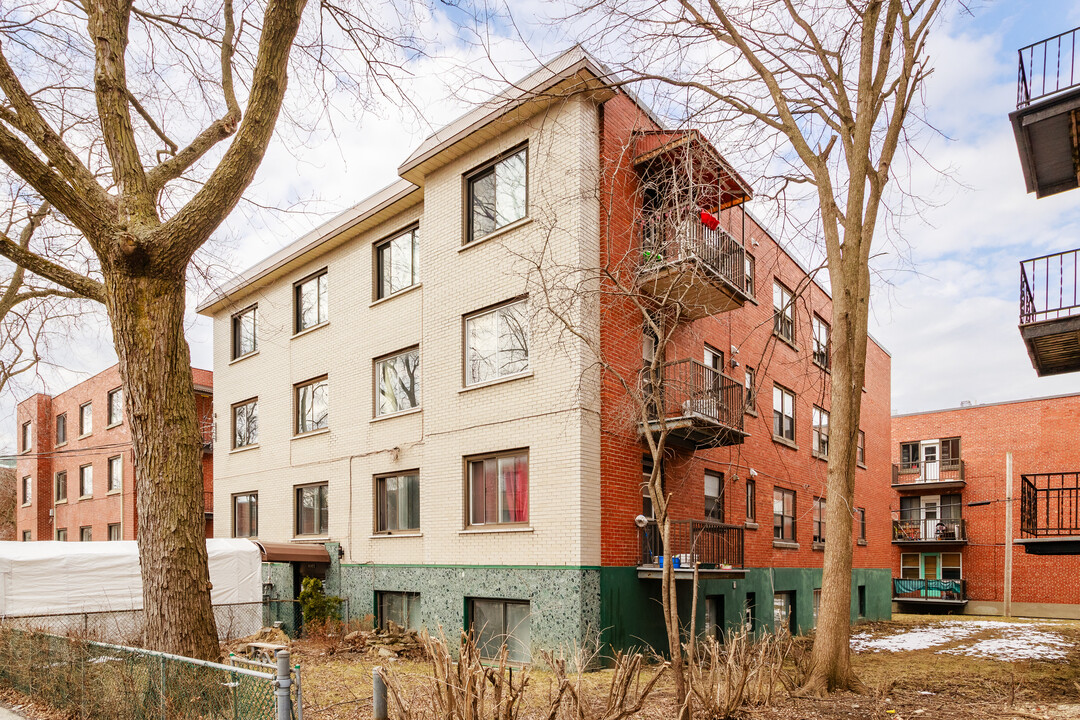 4965 Édouard-Montpetit Boul in Montréal, QC - Building Photo