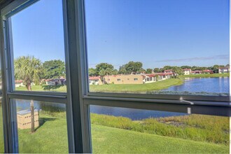 235 Golden River Dr in West Palm Beach, FL - Building Photo - Building Photo