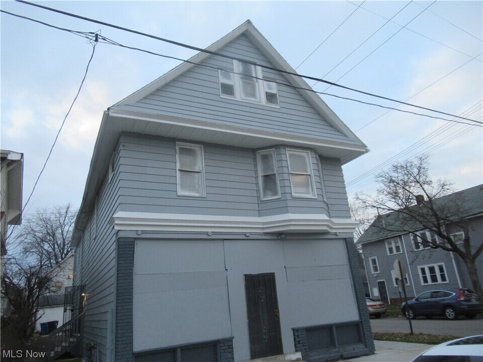 3366 W 94th St, Unit Upstairs in Cleveland, OH - Building Photo