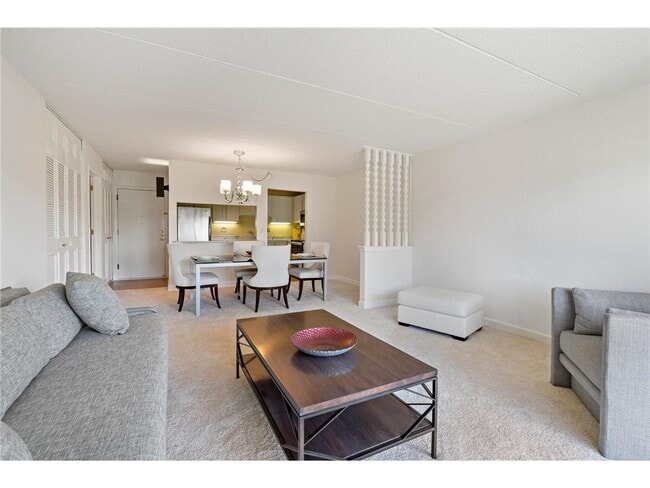 10411 Cedar Lk Rd S in Minnetonka, MN - Building Photo - Building Photo