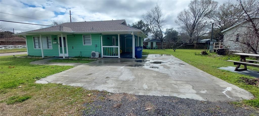 418 Lee St in Navasota, TX - Building Photo