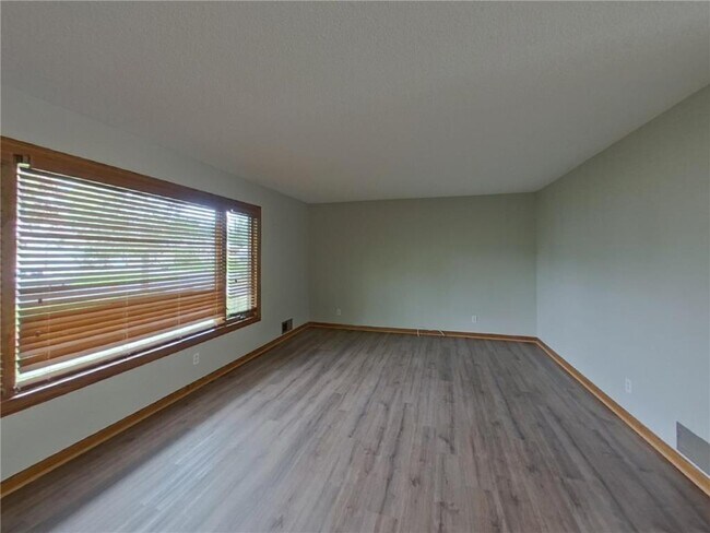 14015 Flay Ave N in Hugo, MN - Building Photo - Building Photo
