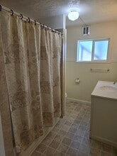 R and B Properties in Bremerton, WA - Building Photo - Building Photo