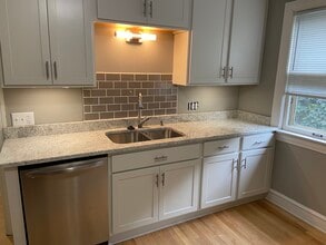 1117 S Layton Blvd, Unit Upper Flat in Milwaukee, WI - Building Photo - Building Photo