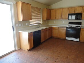 1158 Toro Hills Ct in Henderson, NV - Foto de edificio - Building Photo