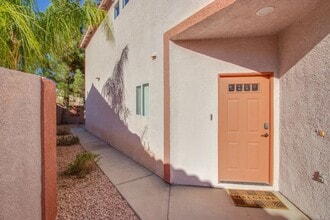 7604 Vista Hills Dr in Las Vegas, NV - Building Photo - Building Photo