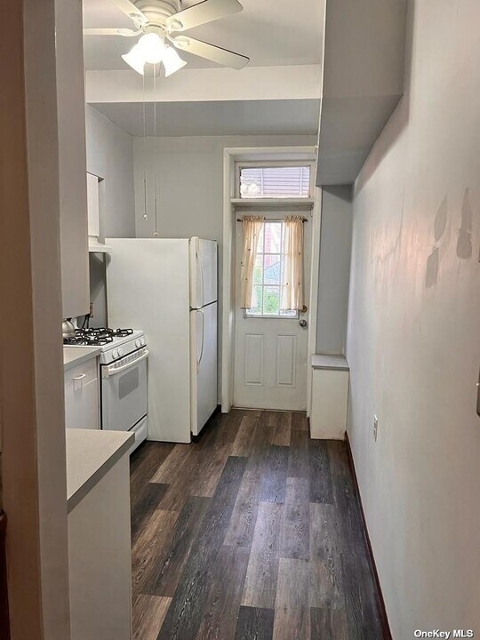 73-39 71st Pl in Queens, NY - Building Photo