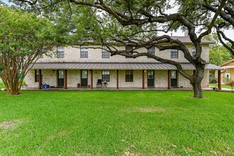 Wagon Wheel Apartments in Round Rock, TX - Building Photo - Building Photo