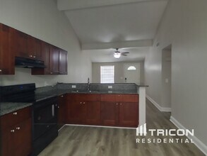 3224 Saddlebrook Ave in Tampa, FL - Building Photo - Building Photo
