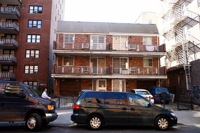 13312-13314 Sanford Ave in Flushing, NY - Building Photo - Building Photo