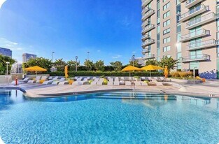 501 NE 31st St, Unit 810 in Miami, FL - Building Photo