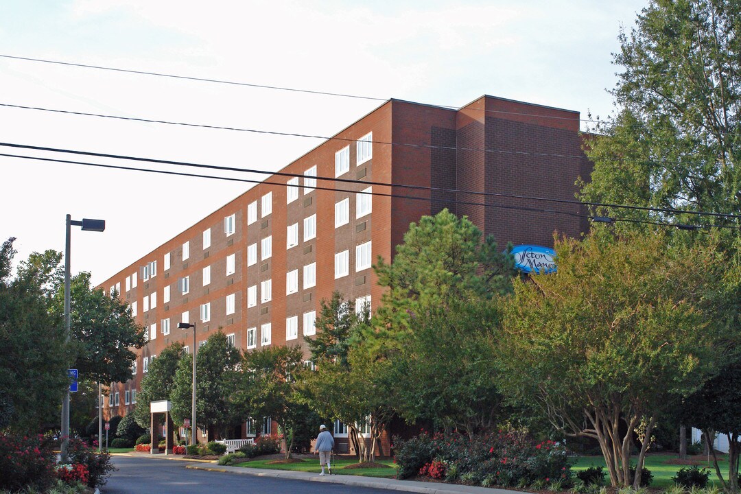 Seton Manor in Hampton, VA - Foto de edificio