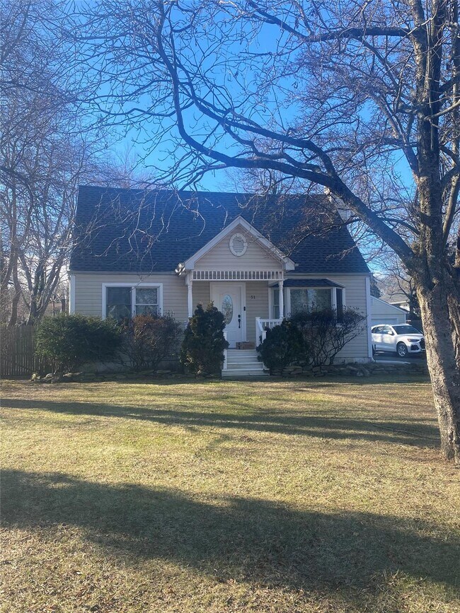 51 Engelke Ave in Huntington Station, NY - Building Photo - Building Photo