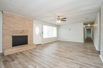 14135 Barrone Dr in Cypress, TX - Building Photo - Building Photo