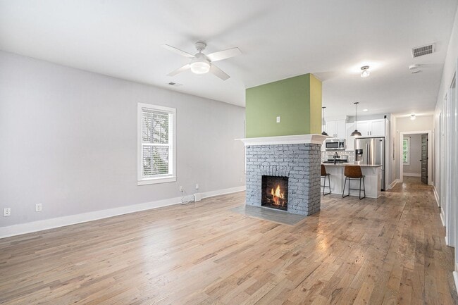 218 Laurel Ave SW in Atlanta, GA - Foto de edificio - Building Photo