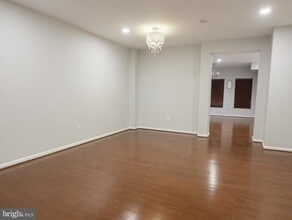 43573 Helmsdale Terrace in Chantilly, VA - Building Photo - Building Photo