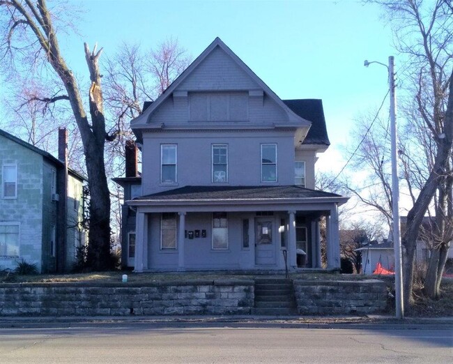 1234 Broadway St in Quincy, IL - Building Photo - Building Photo