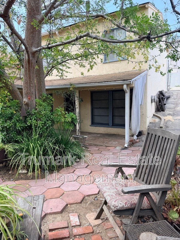 property at 2405 Honolulu Ave