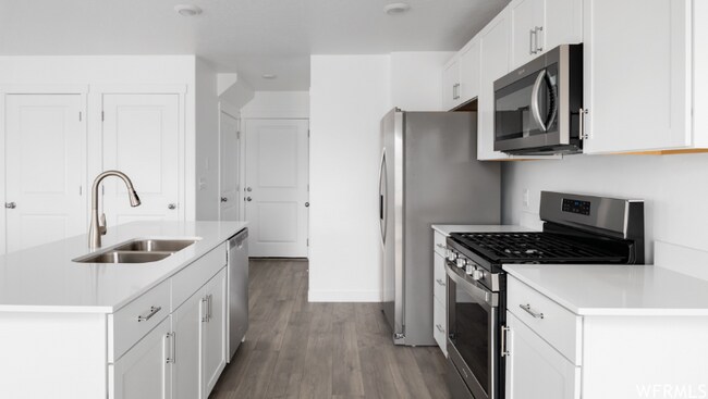 1057 Dory Boat Rd in Saratoga Springs, UT - Foto de edificio - Building Photo