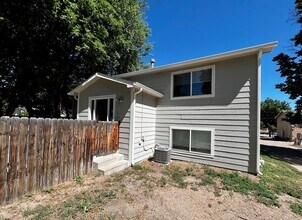 Updated 5 Bed 2 Bath House Near Old Town! in Fort Collins, CO - Building Photo - Building Photo