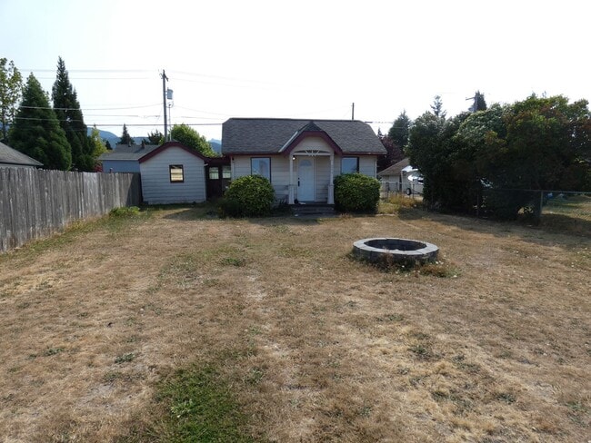 property at 216 E 9th St