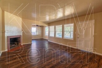 51 E Mendocino Ave in Stockton, CA - Building Photo - Building Photo