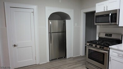 99 N 15th St, Unit 1 R in Bloomfield, NJ - Building Photo - Building Photo