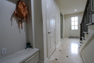 2033 Fannin Station N in Houston, TX - Building Photo - Building Photo