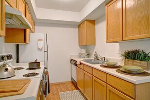 Lake Park in Everett, WA - Building Photo
