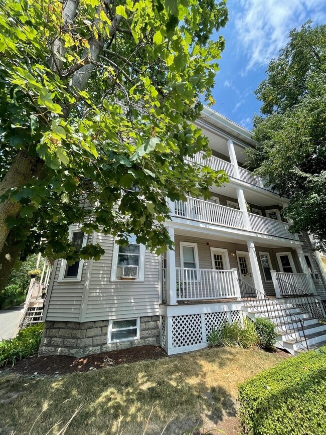 40A Linden Ave, Unit #2 in Somerville, MA - Foto de edificio - Building Photo