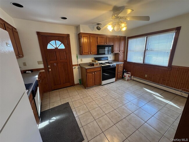 260 17th St in West Babylon, NY - Building Photo - Building Photo