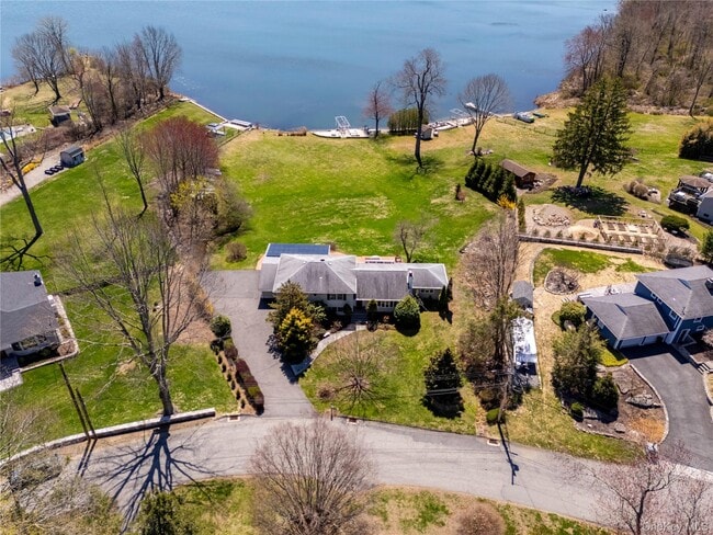 property at 34 Seven Oaks Ln