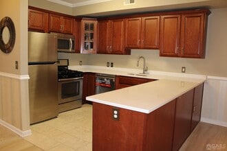 514 Doral Ct in Piscataway, NJ - Building Photo - Building Photo