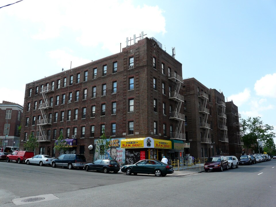 1374 Bronx River Ave in Bronx, NY - Foto de edificio