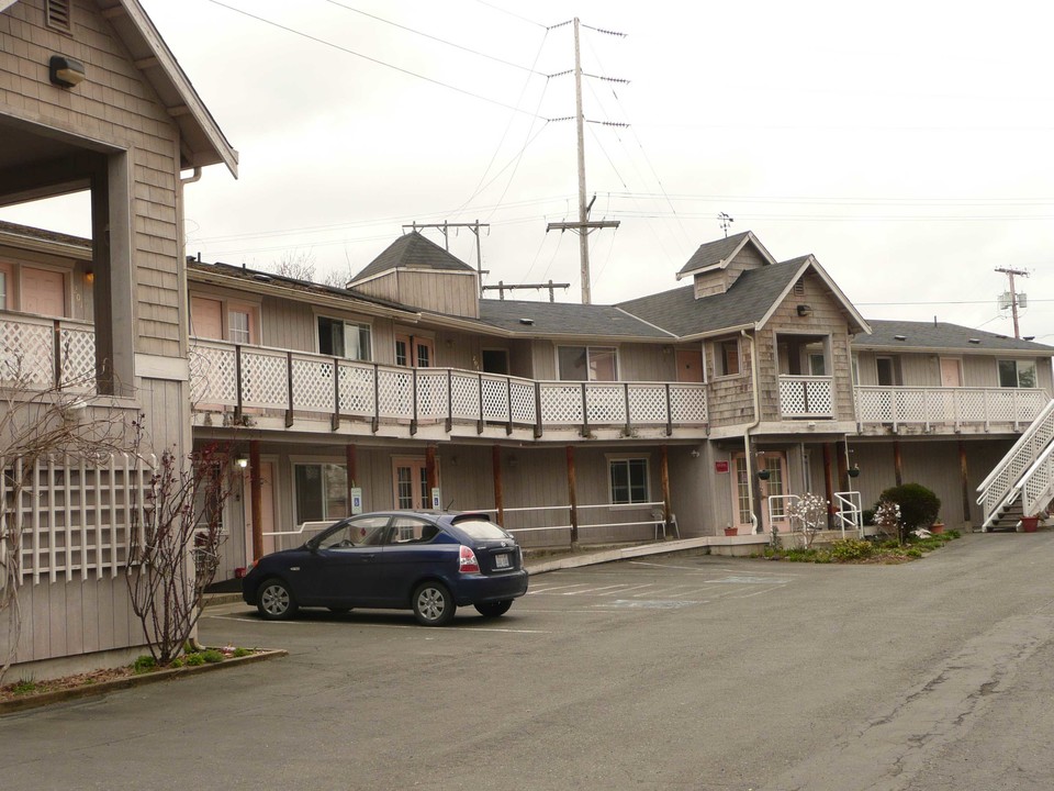 Lauren-Renee Apartments in Mount Vernon, WA - Foto de edificio