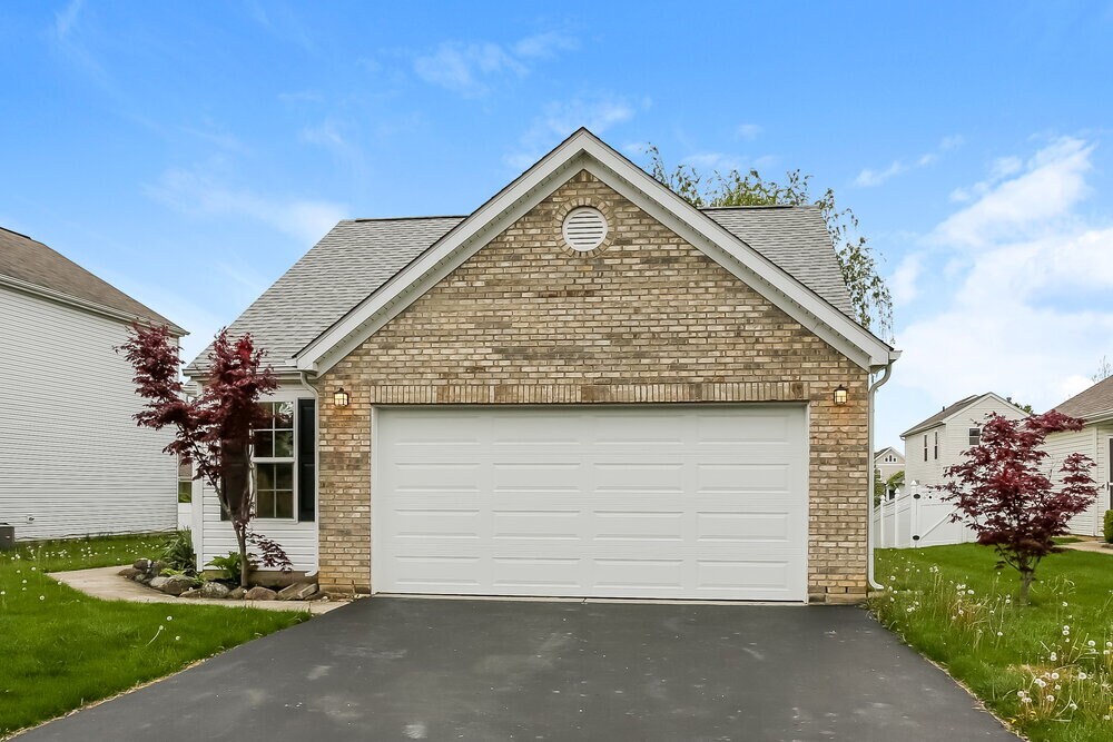 3216 Canyon Bluff Dr in Canal Winchester, OH - Building Photo