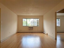 15 Cameron Ave, Unit 10 in Somerville, MA - Building Photo