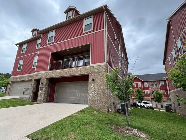 property at 2826 W Blackstone Crossing