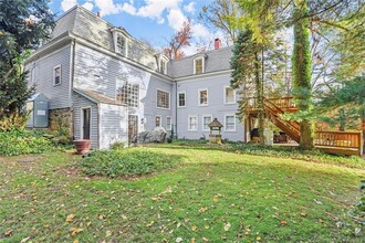 49 Hollow Tree Ridge Rd in Darien, CT - Building Photo - Building Photo