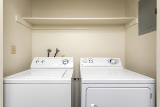 Crown Ridge Apartments in Modesto, CA - Building Photo - Interior Photo