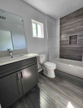 1228 Normandie Ave in Los Angeles, CA - Foto de edificio - Building Photo