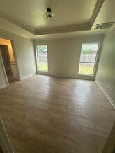 103 North Point Dr in Krum, TX - Foto de edificio - Building Photo