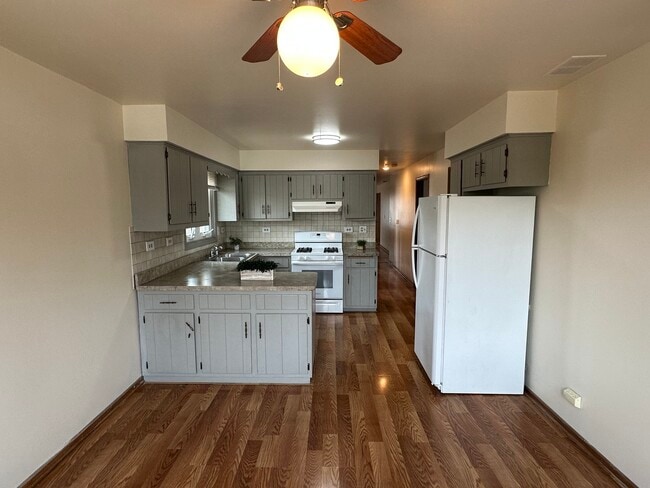 6857 N Overhill Ave in Chicago, IL - Building Photo - Building Photo