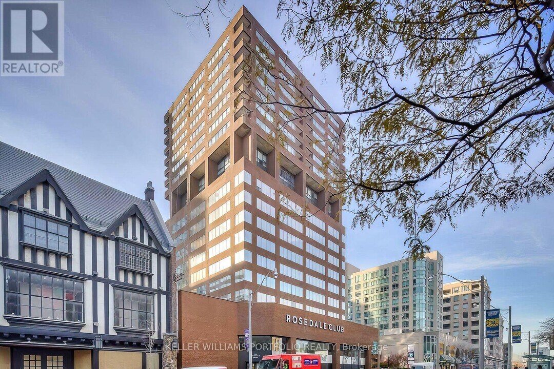 914 Yonge St in Toronto, ON - Building Photo