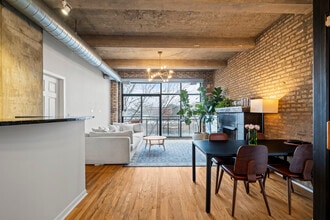 6135 N Broadway in Chicago, IL - Building Photo - Building Photo