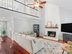 9423 Harlow Creek Rd in Huntersville, NC - Foto de edificio - Building Photo