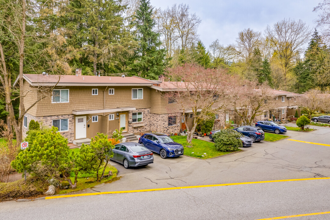 221A-345B Evergreen Dr in Port Moody, BC - Building Photo