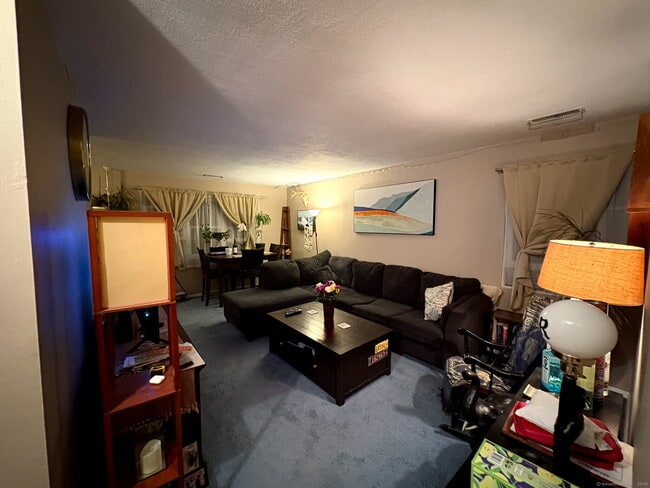 24 Southwind Ln in Milford, CT - Building Photo - Building Photo